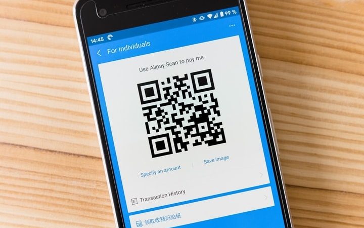 How to scan a QR code on your phone screen